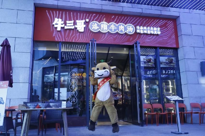 靠一碗湯，78個餐位一天接待1500人