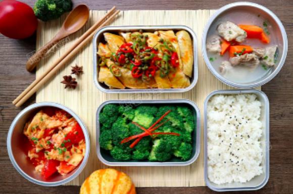 在愈發(fā)激烈的外賣(mài)大戰(zhàn)里，連鎖餐廳都出了什么招？|餐飲界