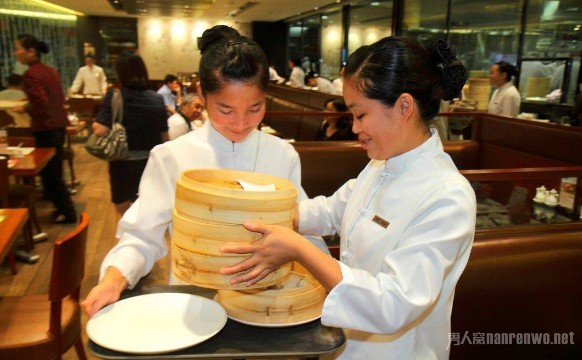 16歲女孩飯店打工20天，結(jié)算工資時(shí)卻欠老板195元|餐飲界