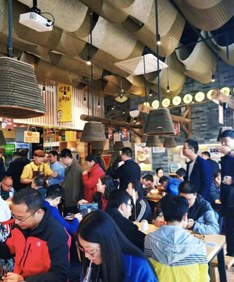 100多平的店面日收1.5萬，翻座達(dá)6次以上，憑什么？