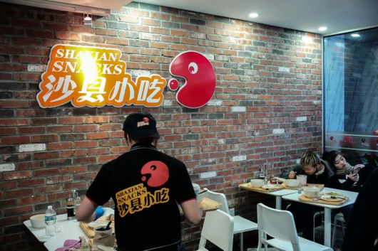紐約這家中國(guó)小吃開業(yè)第一天3小時(shí)就售罄 味道正得很！|餐飲界