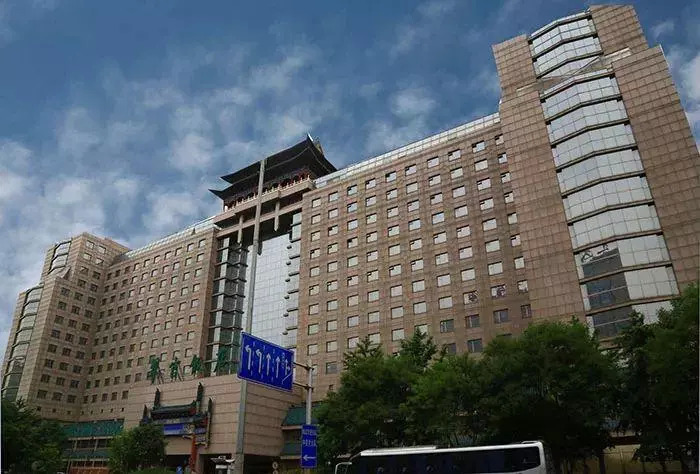京東買下翠宮飯店辦公用？透過高端飯店的衰落看餐飲 | 餐見