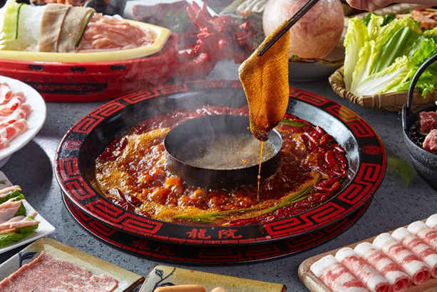 龍?jiān)豪匣疱仯瑬|灶餐飲12年匠心之作，舌尖上的川粵美食