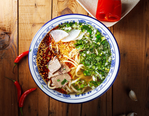 又一大新星牛肉拉面品牌橫空出世，名字叫做“筷三國(guó)”|餐飲界