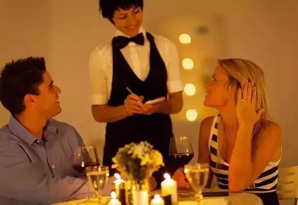 顧客要退菜，看4個(gè)不同服務(wù)員如何處理！