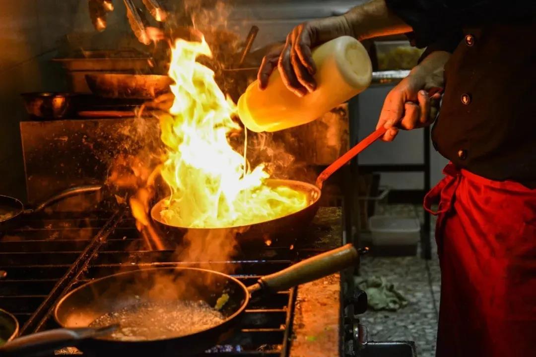 餐飲大事件204期 ｜喜茶、奈雪的茶明年要赴港上市？面包新語(yǔ)一加盟店蛋糕被檢出沙門氏菌，全國(guó)門店整改審查
