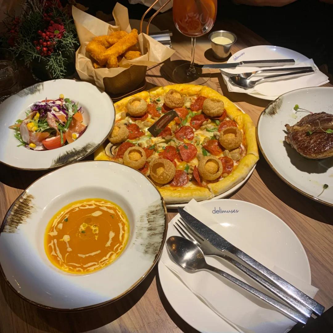 遭美食KOL組團(tuán)打卡，這款“牛氣比薩”憑啥這么牛？|餐飲界
