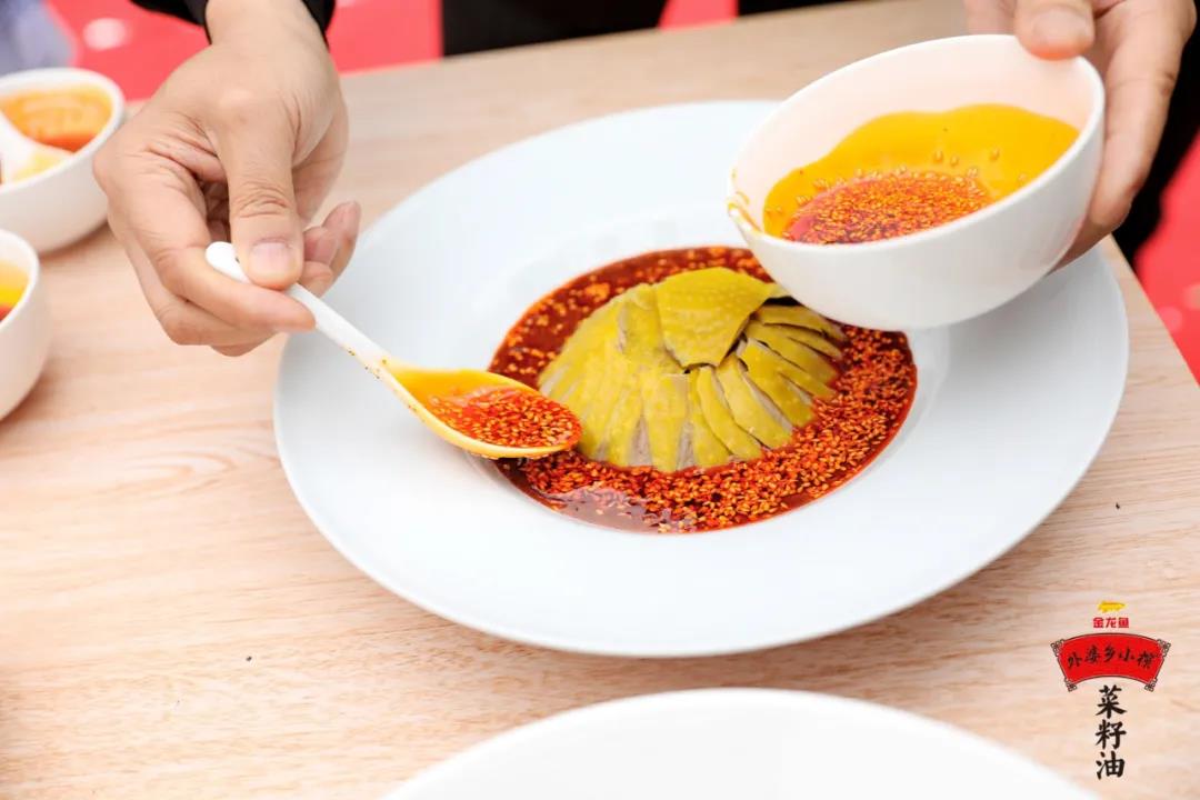  無(wú)辣不歡，看金龍魚(yú)外婆鄉(xiāng)小榨菜籽油如何打動(dòng)辣食愛(ài)好者的胃？