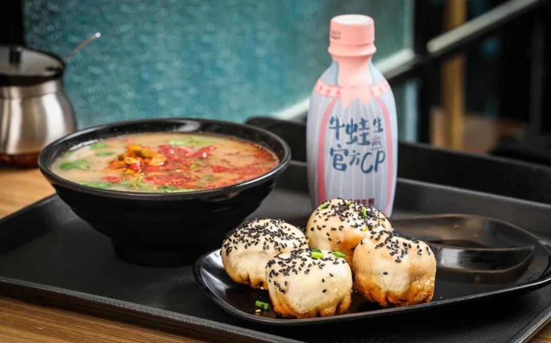 餐飲大事件246期 |海底撈上半年?duì)I收200.94億、星巴克中國首席執(zhí)行官將換人、“2022黑珍珠餐廳指南” 名單公