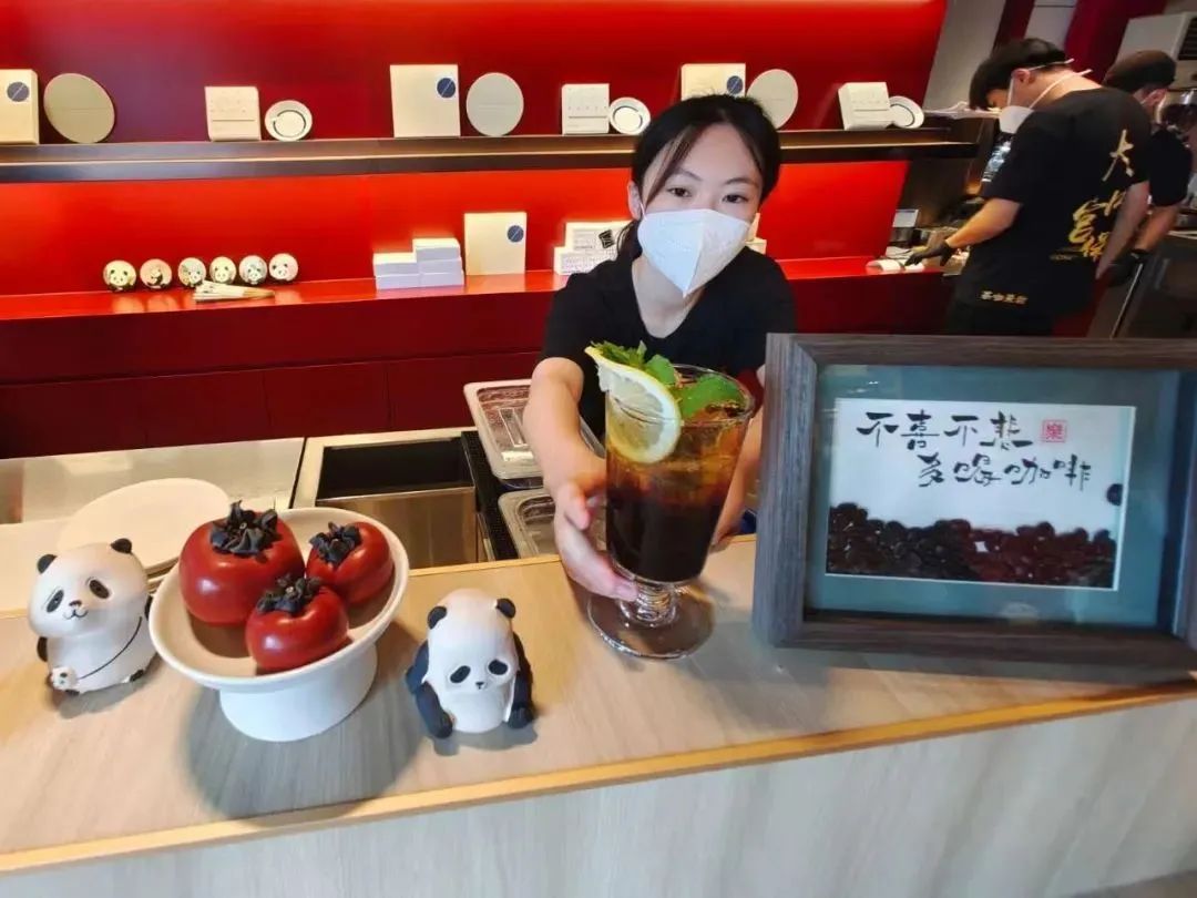 老字號(hào)布鞋內(nèi)聯(lián)升做咖啡，跨界咖啡這么卷了嗎？|餐飲界