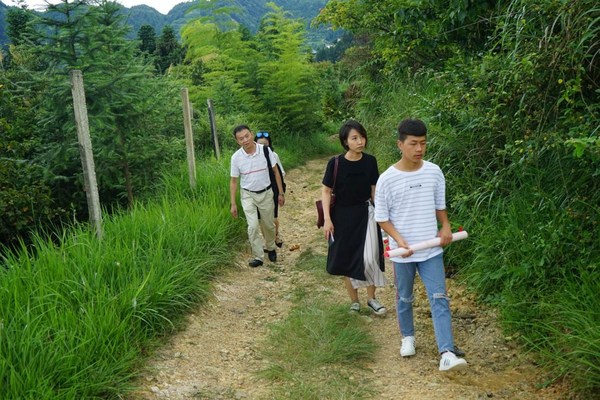 29年教學(xué)，9年公益，他以身作則，改變了無(wú)數(shù)山區(qū)孩子的人生