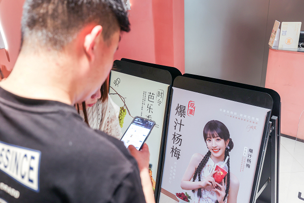 喜茶楊梅產(chǎn)品上新10天熱銷超200萬杯，喜茶為何爆品頻出？|餐飲界