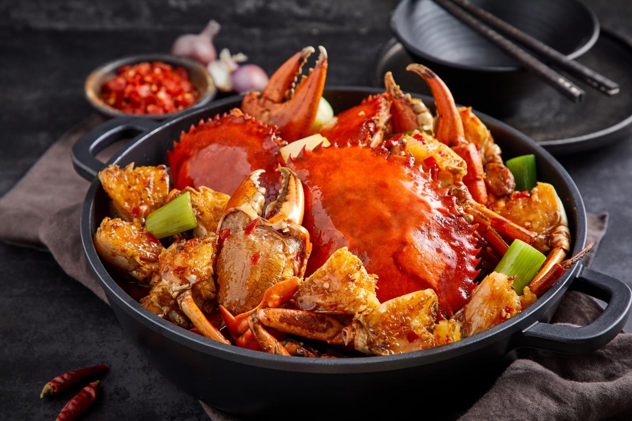 吃蟹要怎樣吃出個(gè)新“鮮”感？七欣天海鮮火鍋給你答案！