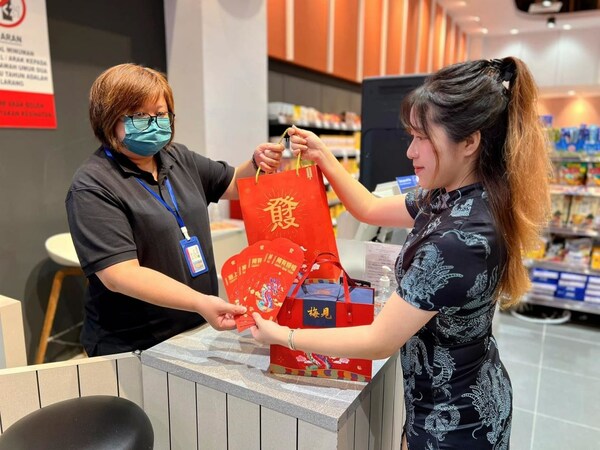 海外中國春節(jié)氛圍濃厚，中國梅酒被全球華人加入年貨購物車