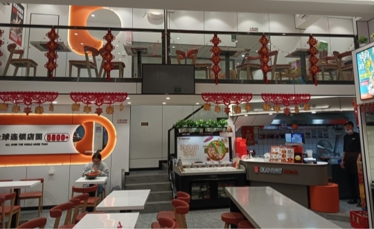 柳州加盟商施洪邦：一個不會煮麻辣燙的店主，如何實現(xiàn)首日破萬？
