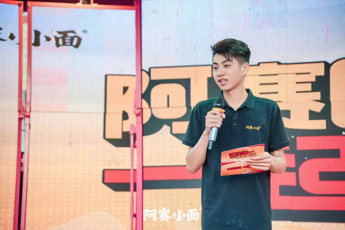 阿賽回鄉(xiāng)?一起出發(fā)！這場村里的發(fā)布會，藏著阿賽小面最動人的初心