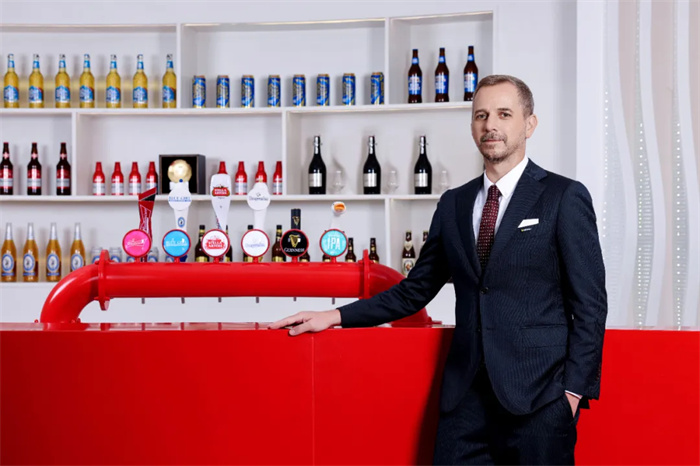 百威中國(guó)新總裁盛錦華“首秀”，高端啤酒巨頭接下來要怎么干？