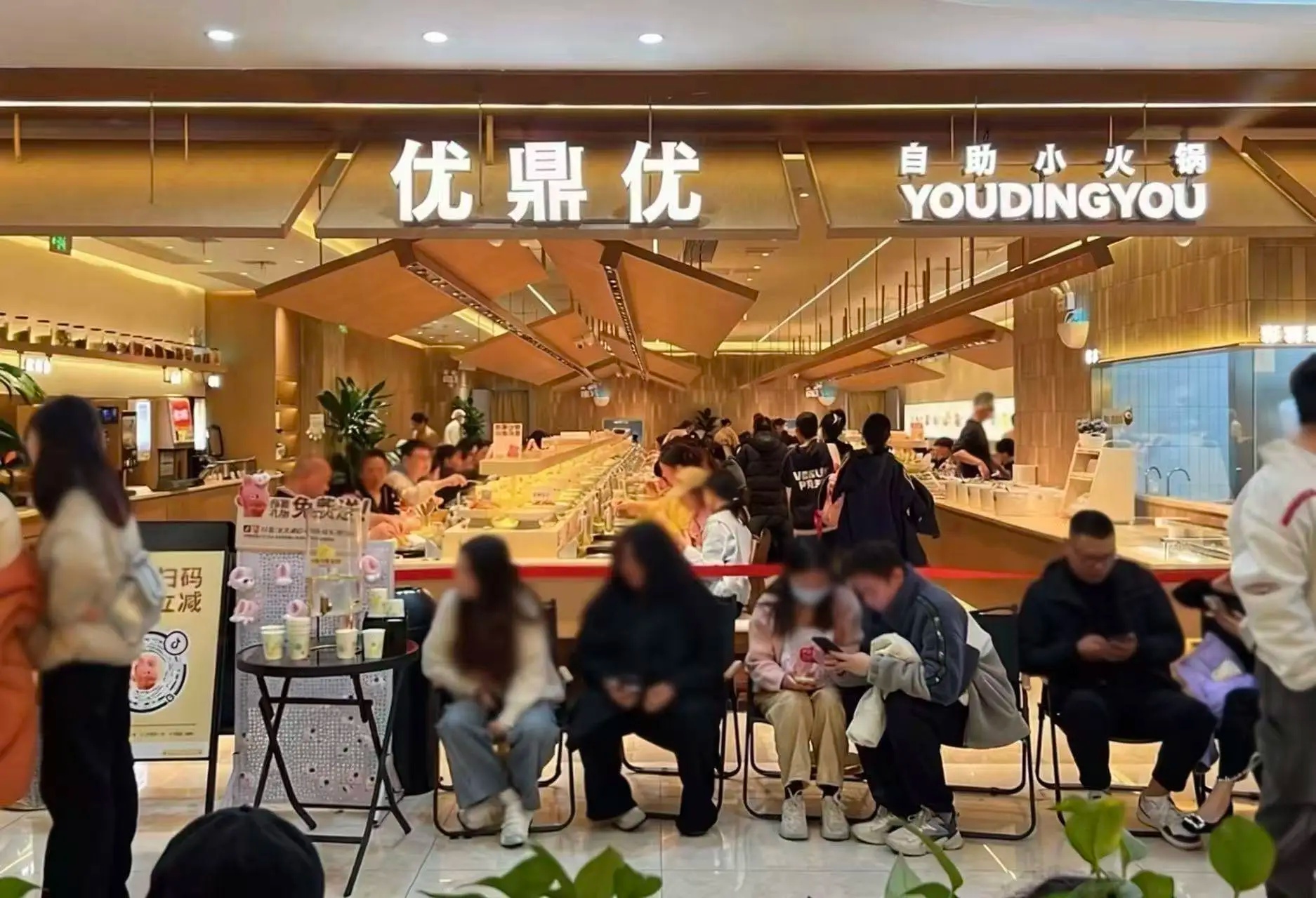 長沙又出新王，日排隊(duì)超2000桌，海底撈旗下舉高高原班人馬再造一個(gè)小火鍋！