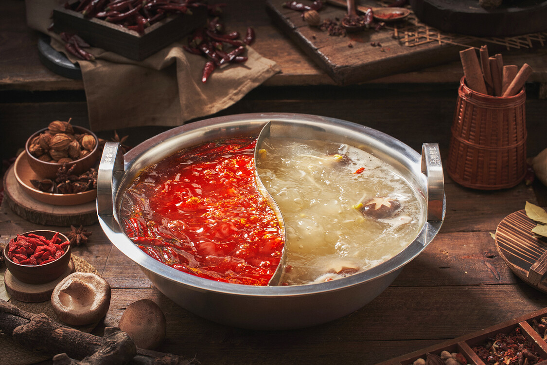 季季紅火鍋強(qiáng)勢登頂！香辣火鍋領(lǐng)導(dǎo)品牌和銷量第一打響春節(jié)前哨戰(zhàn)